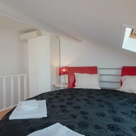 Myplacelisbon - Mouraria Duplex-2
